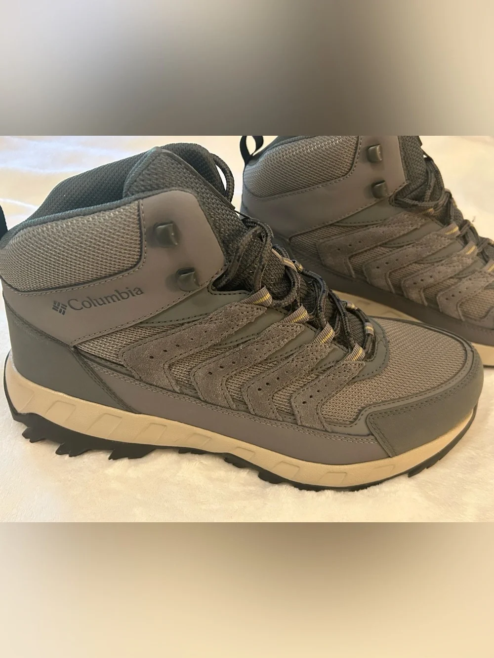Columbia Strata Trail Mid WP Wide Hiking Boots Gray Men’s 10 NWB Waterproof